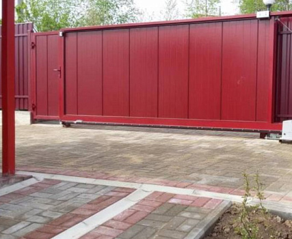 Поставили в частный дом заказчику автоматические откатные ворота DoorHan с блоком автоматики фото